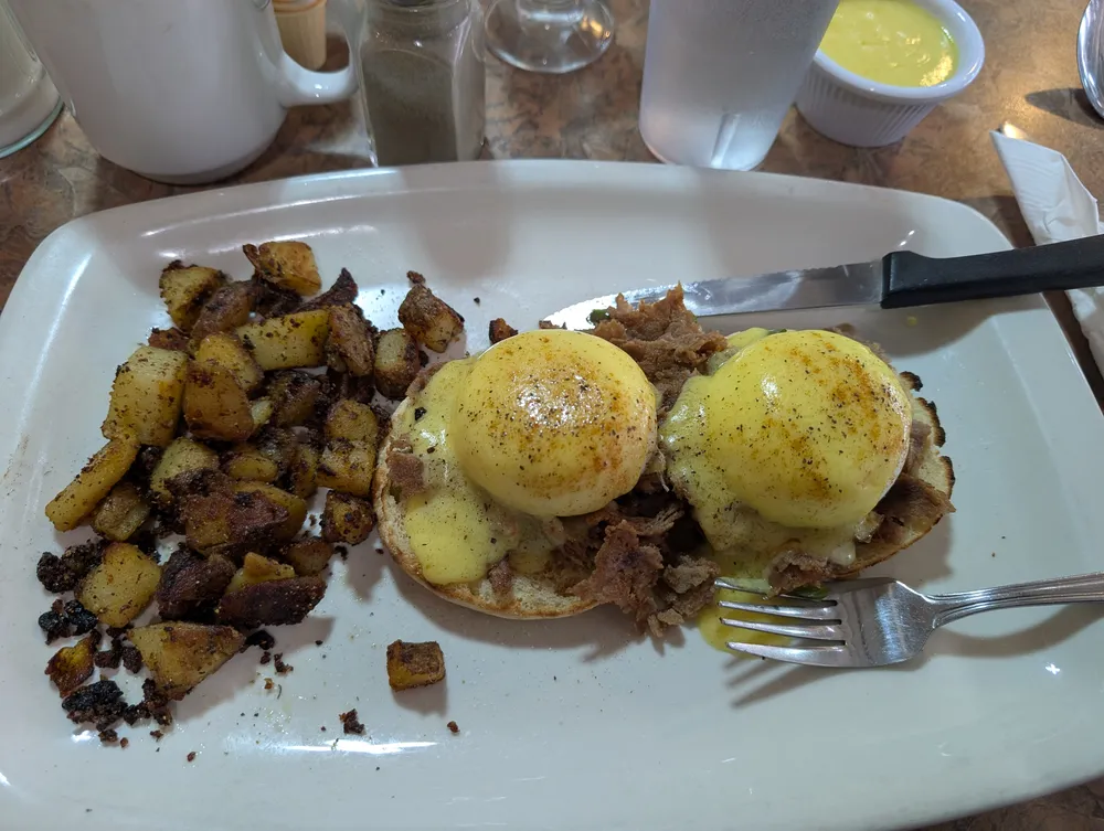 Eggs benedict with home fries